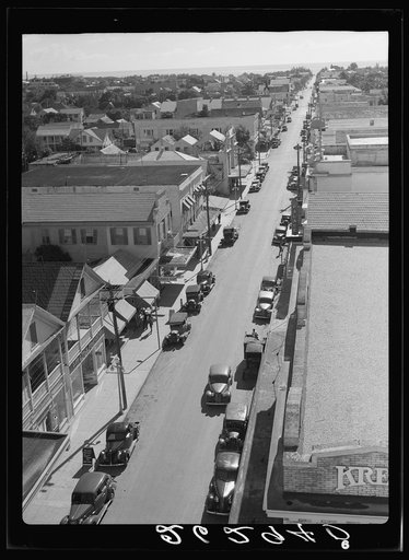 Duval Street extends from the Gulf to the Atlantic. Key West, Florida