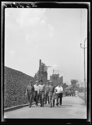 Change of shift at the steel plant. Aliquippa, Pennsylvania