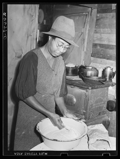 Farm laborer's wife preparing meal. "Eighty Acres," Glassboro, New Jersey