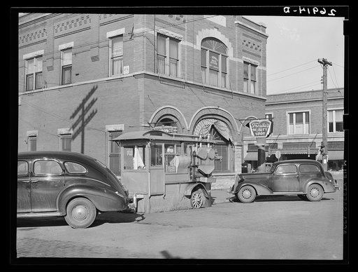 Popcorn stand. Main street of Herrin, Illinois