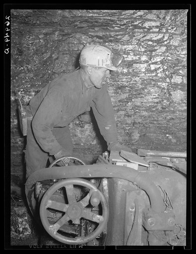 Untitled photo, possibly related to: Under-cutting machine. Old Ben number eight. West Frankfort, Illinois (see 26980-D)