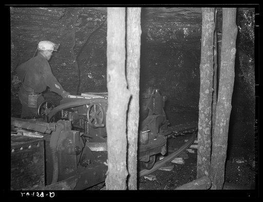 Under-cutting machine. Old Ben number eight. West Frankfort, Illinois (see 26980-D)