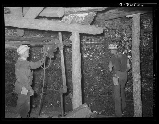 Drillers. Old Ben number eight. West Frankfort, Illinois (see 26980-D)