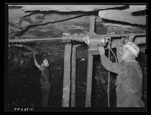 Drillers. Old Ben number eight. West Frankfort, Illinois (see 26980-D)