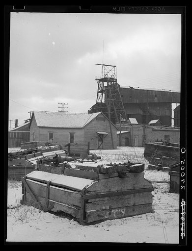West Mine, West Frankfort, Illinois. Now abandoned. This mine has been down about a year (see 26940-D)