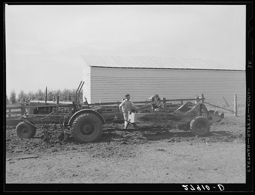 Untitled photo, possibly related to: Spreading manure. Kimberley farm, Jasper County, Iowa
