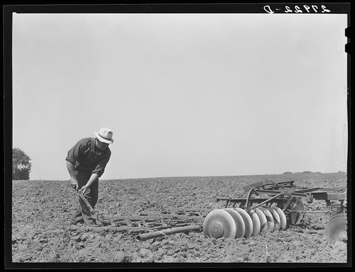 Adjusting the teeth on a harrow. Kimberley farm, Jasper County, Iowa