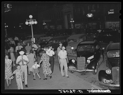 Farmers on main street, Saturday night. Iowa Falls, Iowa