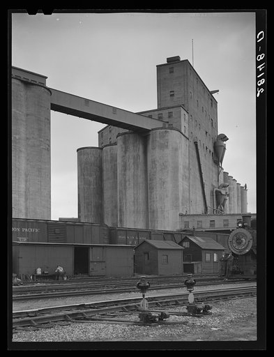 Untitled photo, possibly related to: Grain elevator. Minneapolis, Minnesota