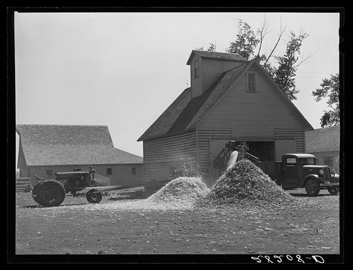 Shelling corn. Luther Passmore farm, Polk County, Iowa