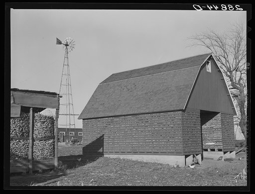 Corn crib. Grundy County, Iowa