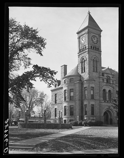 County courthouse and bandstand. Grundy Center, Iowa