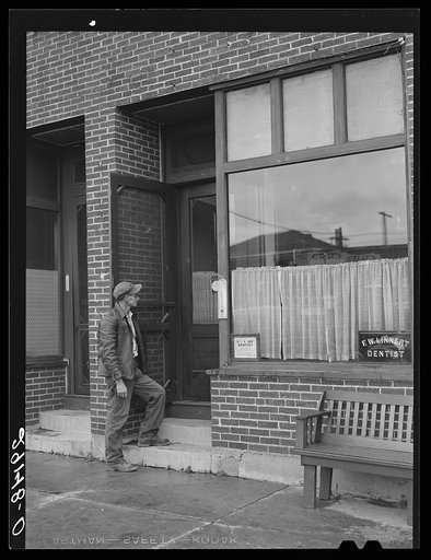 Rehabilitation client visits office of dentist cooperating with FSA (Farm Security Administration) plan for dental care. Saint Charles County, Missouri