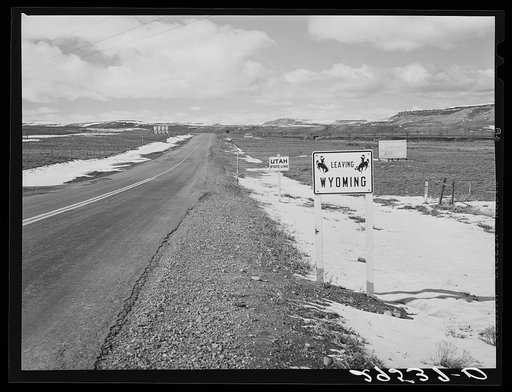 State line. Wyoming--Utah