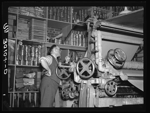 Adjusting the fibre board machine. Timber Mechanics Section, Forest Products laboratory. Madison, Wisconsin