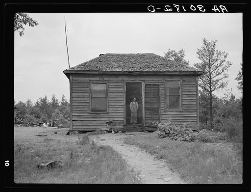 Home of the Earl Taylor family near Black River Falls, Wisconsin