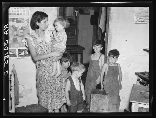 Wife and children of Art Simplot. Black River Falls, Wisconsin