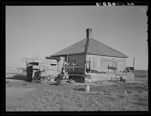 Farmhouse of Floyd Peaches: two rooms and small kitchen. Near Williston, North Dakota