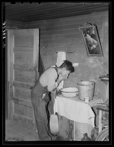 Mexican beet worker washing up after a day's work near East Grand Forks, Minnesota