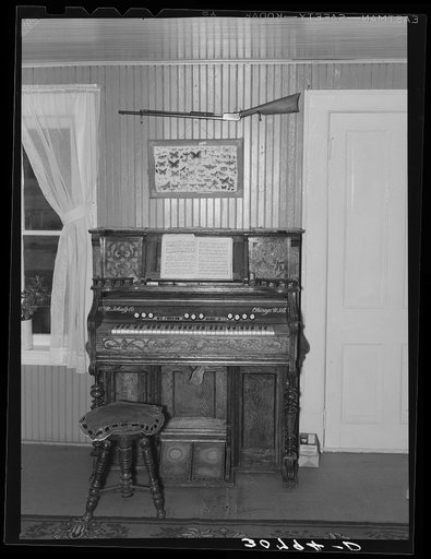 Interior of farmhouse. Williams County, North Dakota