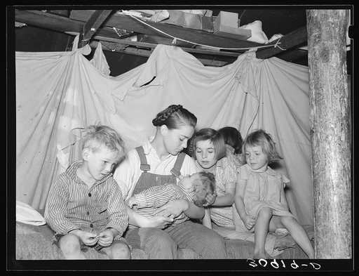 Children of John Harshenberger [i.e. Harshbarger], Mennonite farmer. Sheridan County, Montana