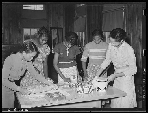 Students at school receiving instructions in pie making. Lakeview Project, Arkansas