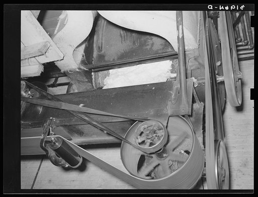 Cleaning cotton of trash. Laurel mills, Laurel, Mississippi