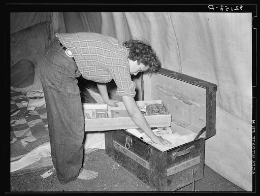 Daughter of white migrant in tent home near Harlingen, Texas (see 32108-D)