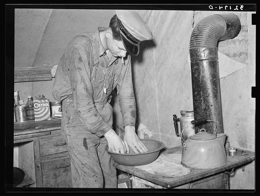 Son of white migrant worker in tent home near Mercedes, Texas. See 32108-D