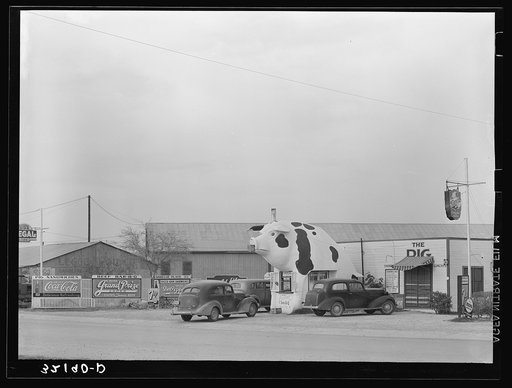 Roadside stand, Harlingen, Texas, in shape of pig