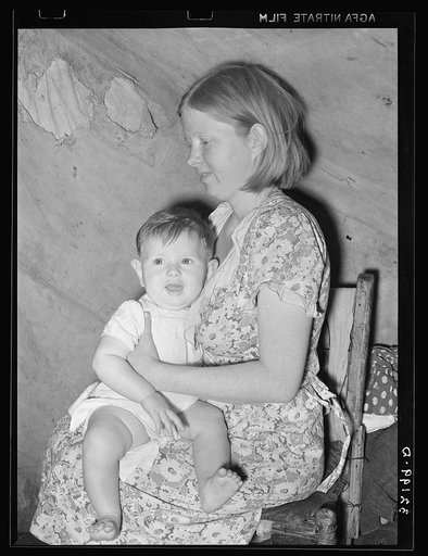 Mother and child, white migrants, near Harlingen, Texas