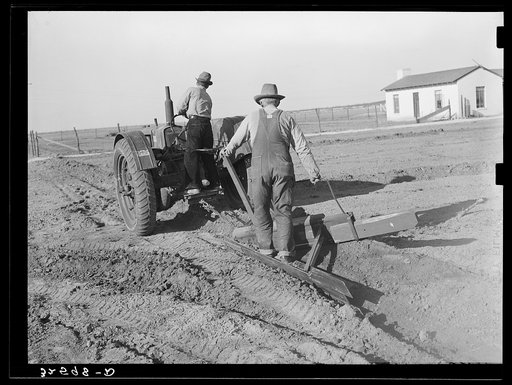 Building lateral irrigation ditch. El Indio, Texas
