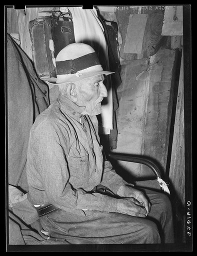 Old Mexican man who lives alone in San Antonio, Texas