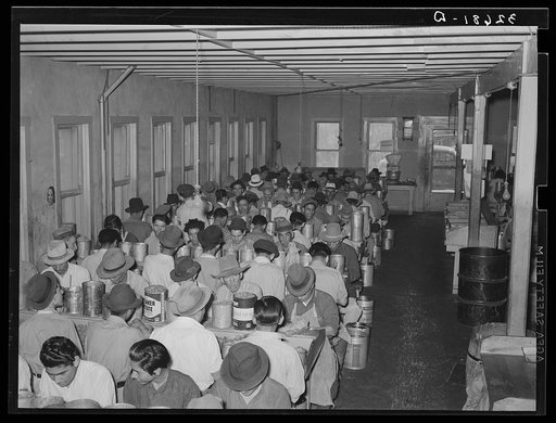 Mexican pecan shellers. Union plant. San Antonio, Texas