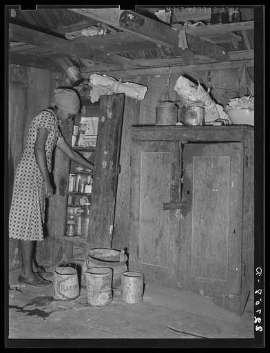 Negro woman living on farm near Jefferson, Texas, preparing dinner