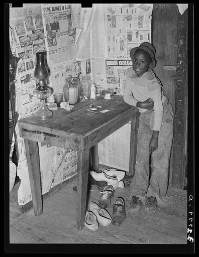 Corner of room of living quarters provided for Negro strawberry pickers near Independence, Louisiana