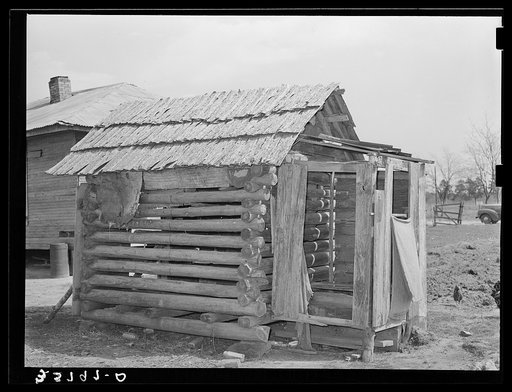 Log shed and privy near Jefferson, Texas