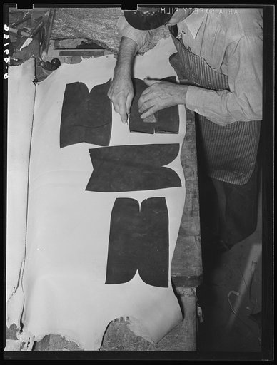Cutting out the uppers. Bootmaking shop, Alpine, Texas