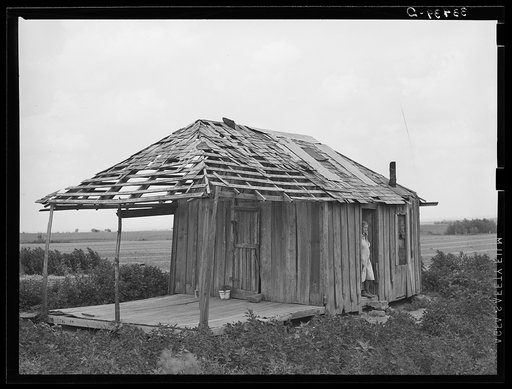 Shack of agricultural day laborer living near Warner, Oklahoma. Muskogee County
