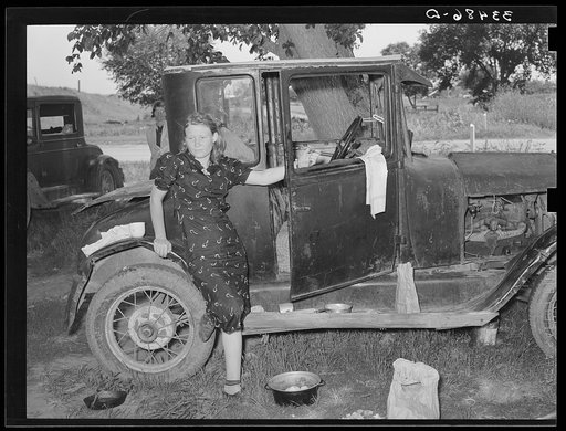 White migrant woman at side of automobile while camped near Prague, Oklahoma. Lincoln County, Oklahoma