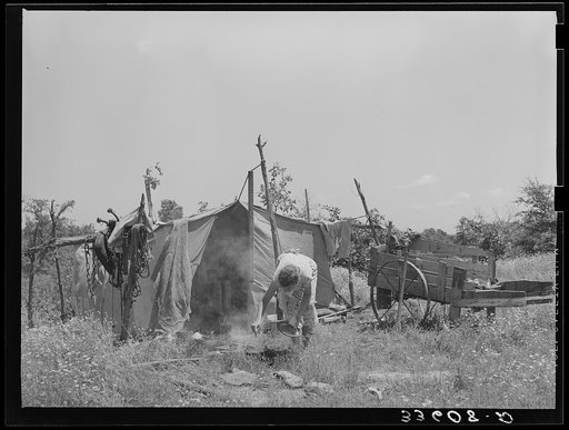 Camp of migrant agricultural day laborers near Vian, Oklahoma. Sequoyah County