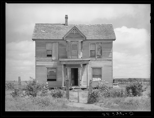 Old mansion now occupied by several families of Negroes. Muskogee County, Oklahoma