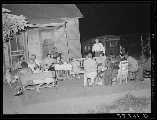Negroes and whites at Workers' Alliance meeting listening to Stanley Clark, old-time socialist leader in Oklahoma. Muskogee, Oklahoma