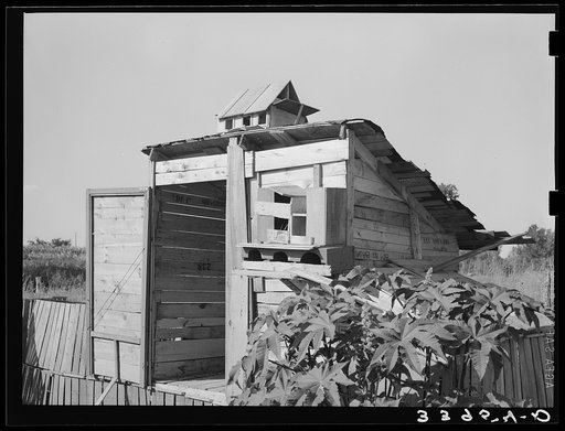 Detail of henhouse and pigeon cote. Mays Avenue camp, Oklahoma City, Oklahoma