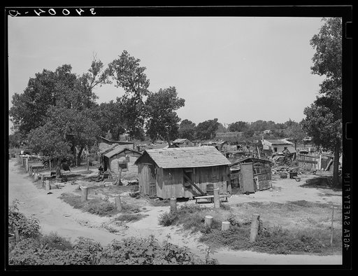 Part of Mays Avenue camp. Oklahoma City, Oklahoma. Notice water boilers which form decoration and fence. See general caption no. 21