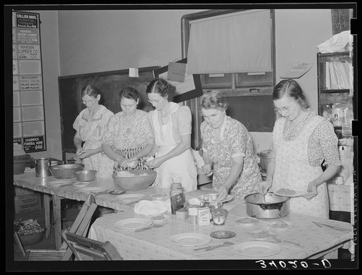Wives of striking members of oil workers union preparing lunch for picketers. Seminole, Oklahoma