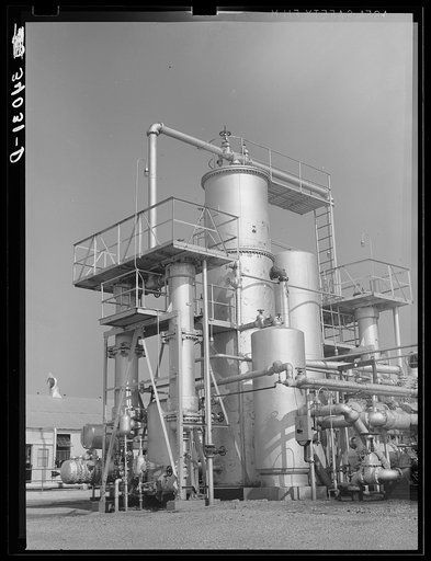 Oil refinery equipment. Seminole, Oklahoma