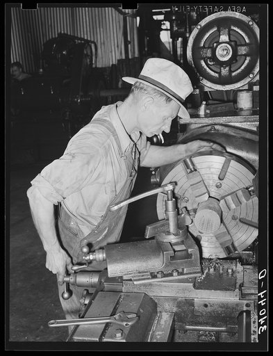 Machinist working at lathe. Seminole, Oklahoma, oil refinery