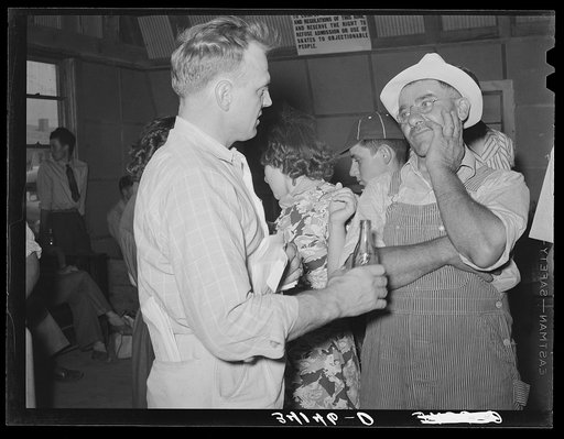 County agent. Sublette, Kansas. Talking with farmer at 4-H fair held there. These 4-H fairs have supplanted the county fair in the more stricken sections of the country. The financial requirements of the county fair cannot be met any more by the stricken county and community