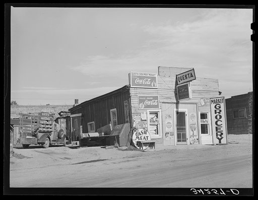 Market and grocery. Questa, New Mexico